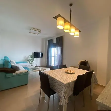 Apartment En Complejo Residencial Con Piscina
