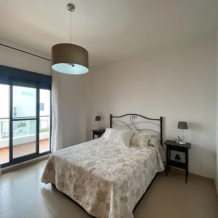 Apartment En Complejo Residencial Con Piscina
