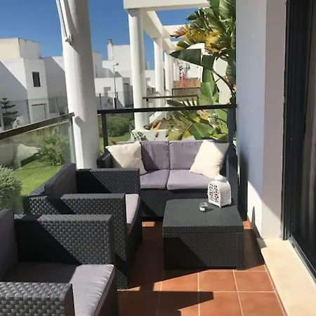 En Complejo Residencial Con Piscina Apartment